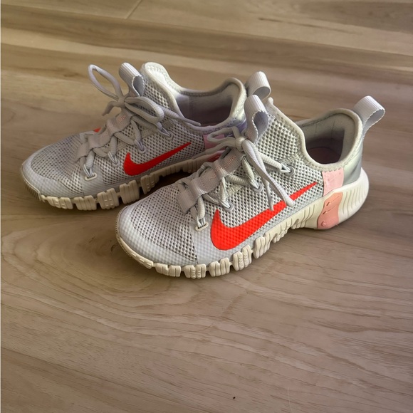 Nike Women’s Free Metcon Shoes - Picture 1 of 6